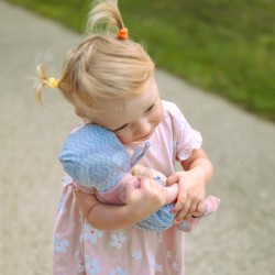 WOOPIE 50988 ROYAL Lalka Bobas 36cm w ubranku z misiem